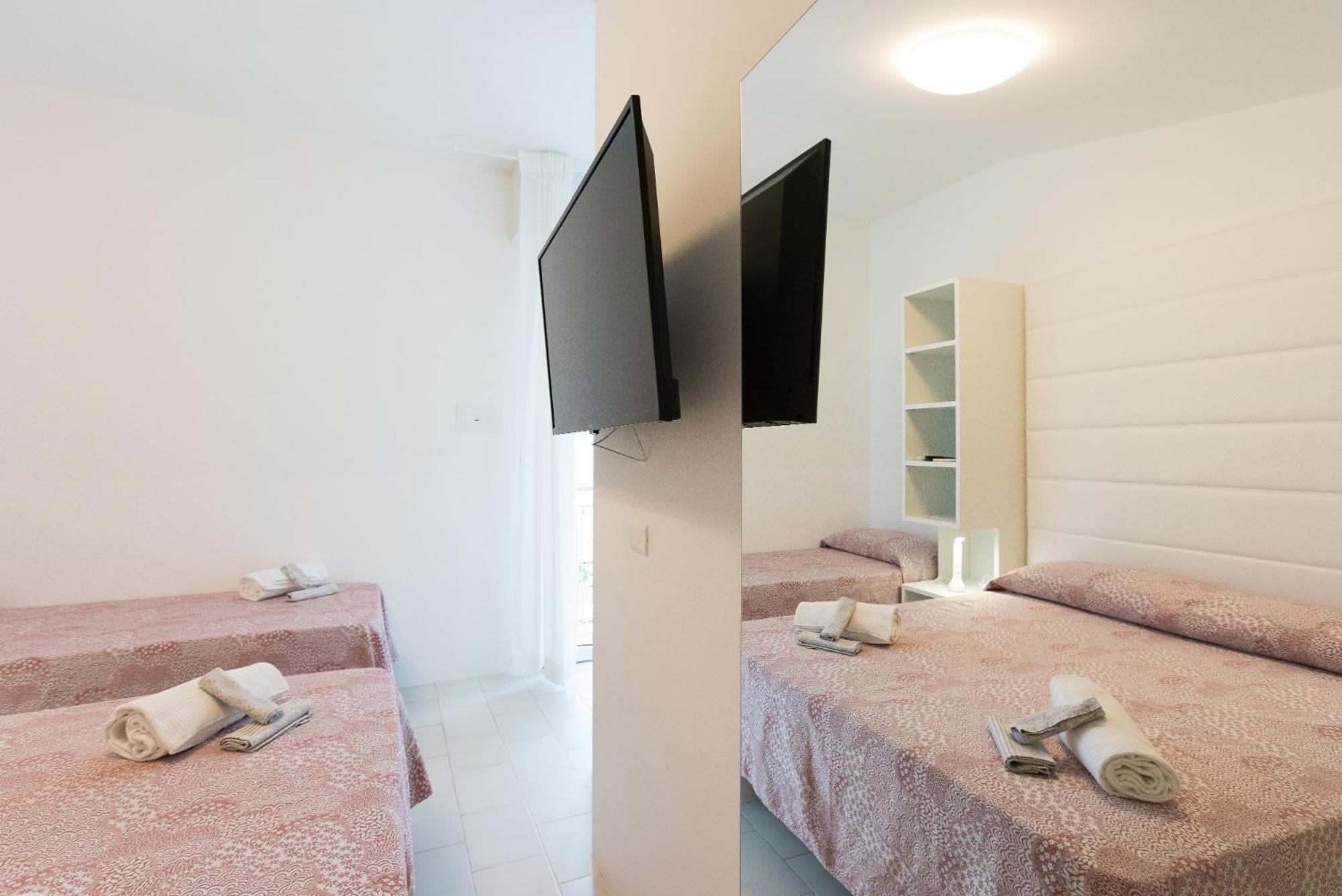 Hotel Ninfea カットーリカ エクステリア 写真