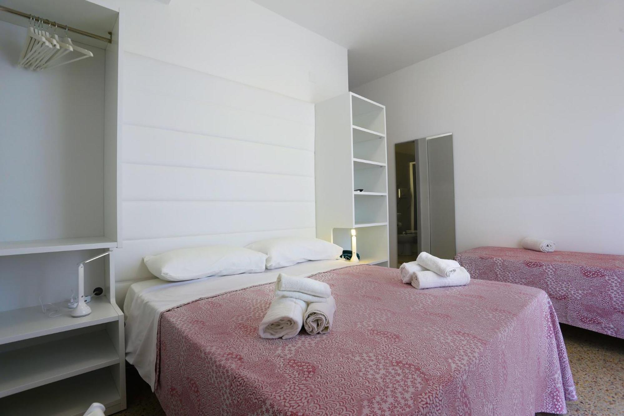 Hotel Ninfea カットーリカ エクステリア 写真